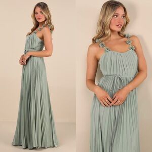 NWT LULUS Pleated Chiffon Sweetheart Neck Flower Strap Fairycore Formal Dress S